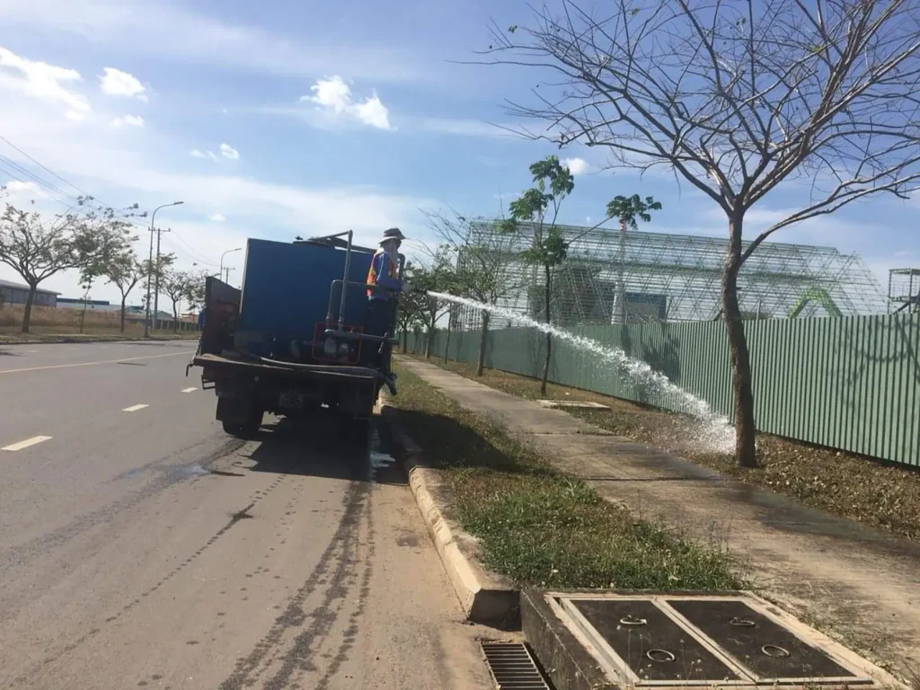 Nước tưới tiêu cho cây xanh